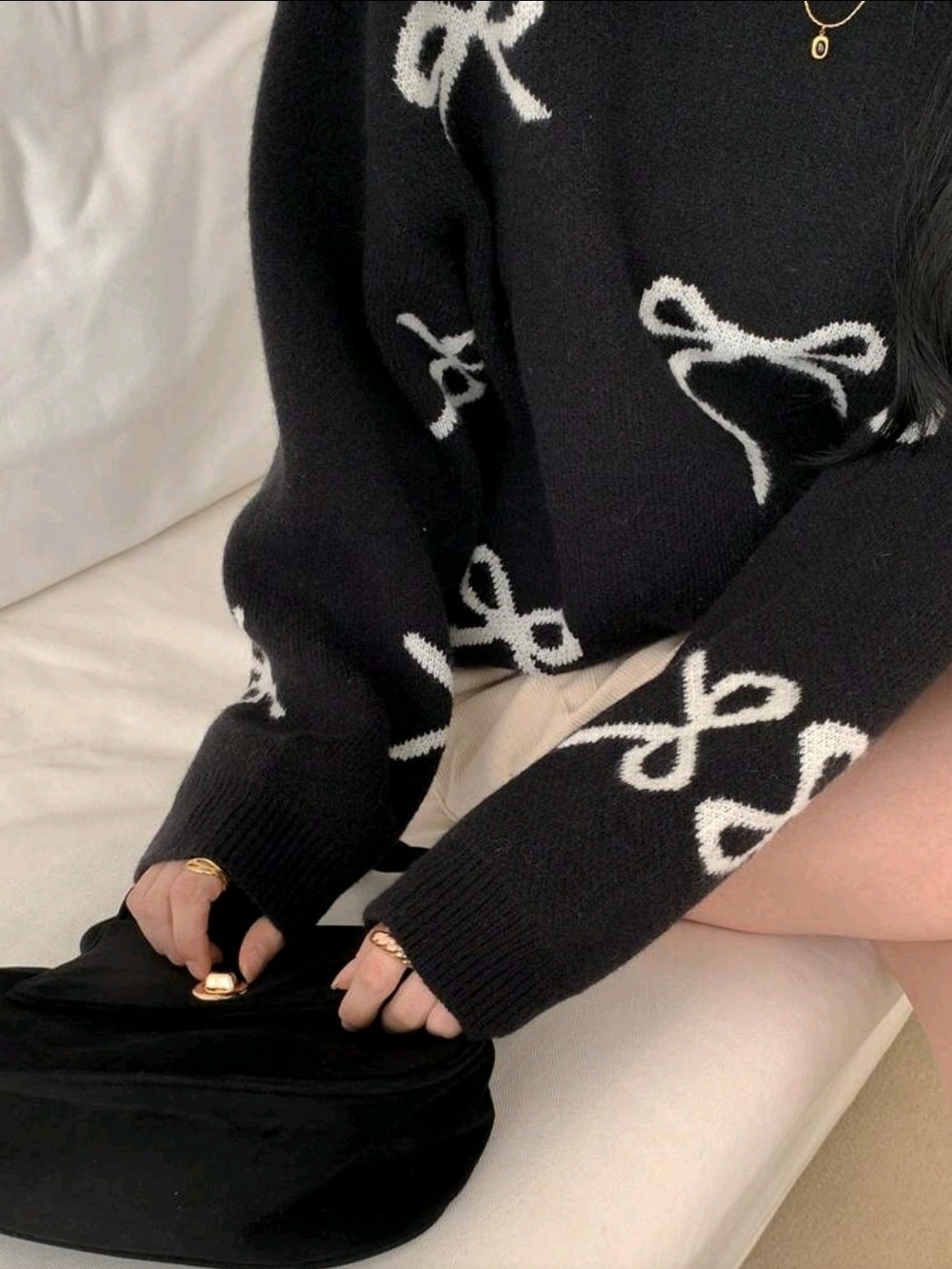 Black Bow-Pattern Crewneck Sweater - Women - Picture 6 of 8